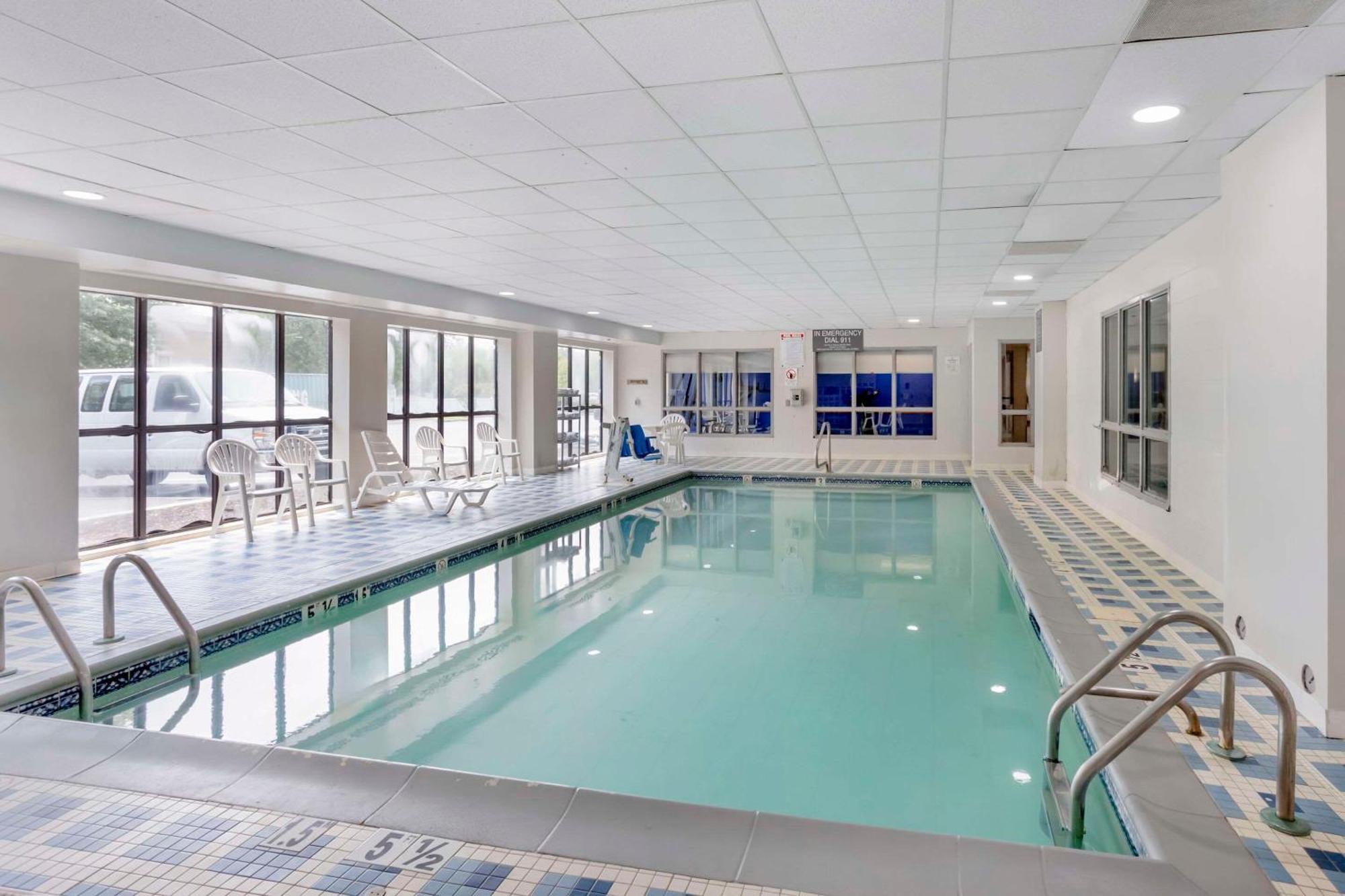 Comfort Inn & Suites Voorhees-Mt Laurel Exteriör bild